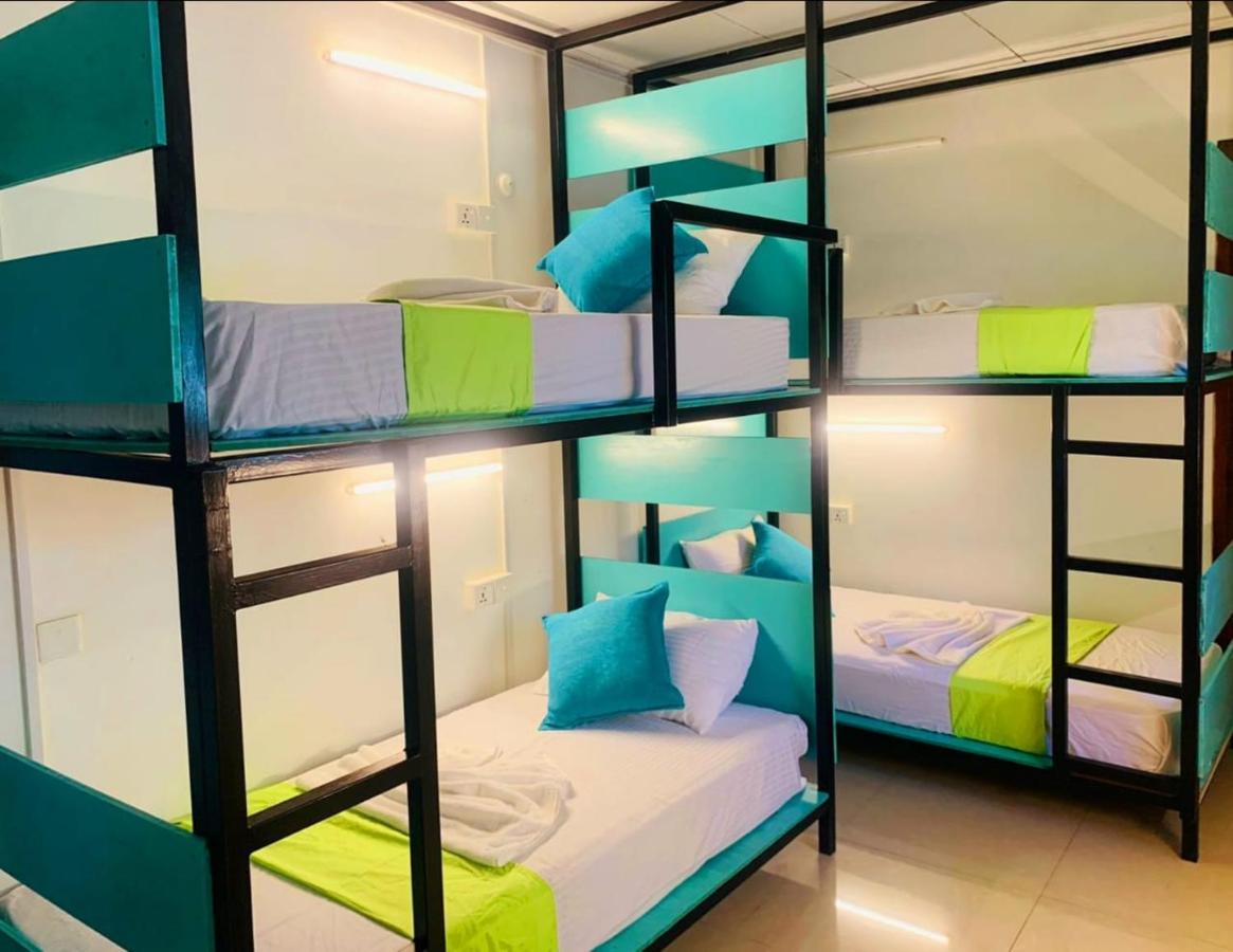 Vitamin Sea Hostel Inn 디크웰라 외부 사진