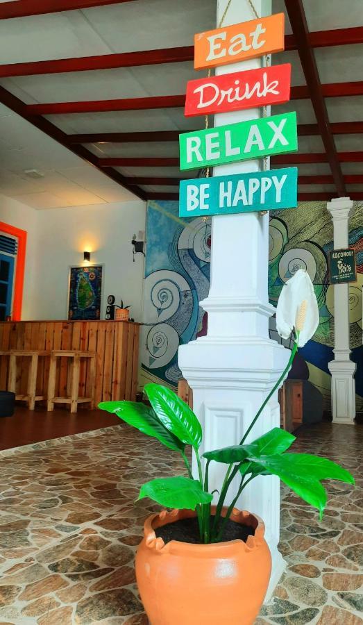 Vitamin Sea Hostel Inn 디크웰라 외부 사진